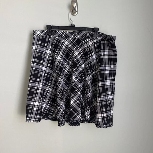 Tripp NYC Daang Goodman Black Plaid Pleated Mini Skirt - Picture 8 of 8